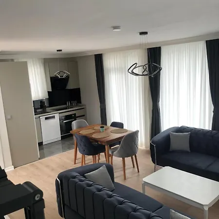 Ada Villa *