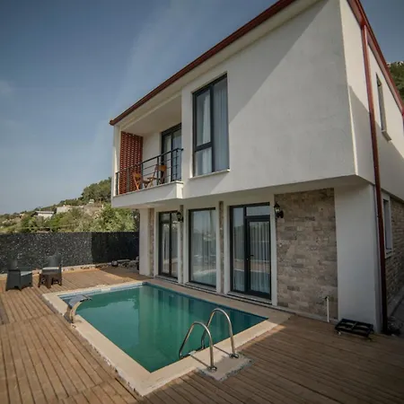 Ada Villa